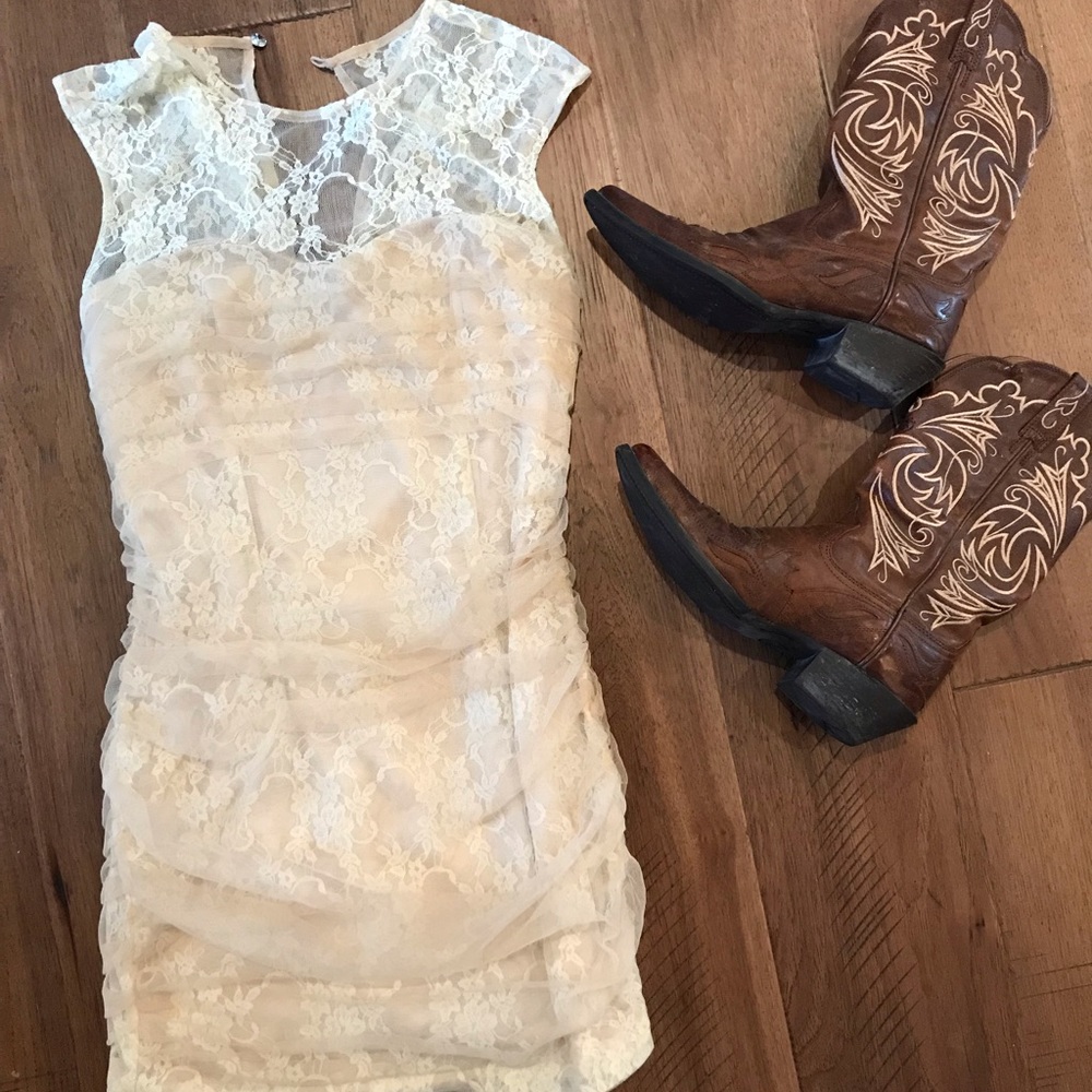 BUNDLE DISC 15% off!! Lace overlay dress